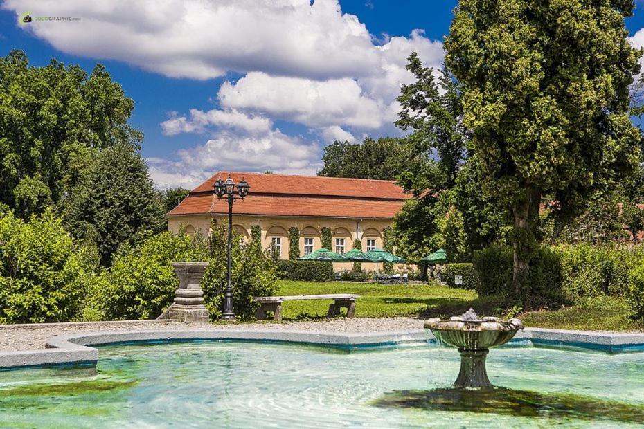 Vila Rozalia Garden Gate Avrig Bagian luar foto