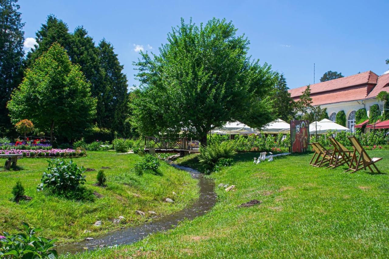 Vila Rozalia Garden Gate Avrig Bagian luar foto